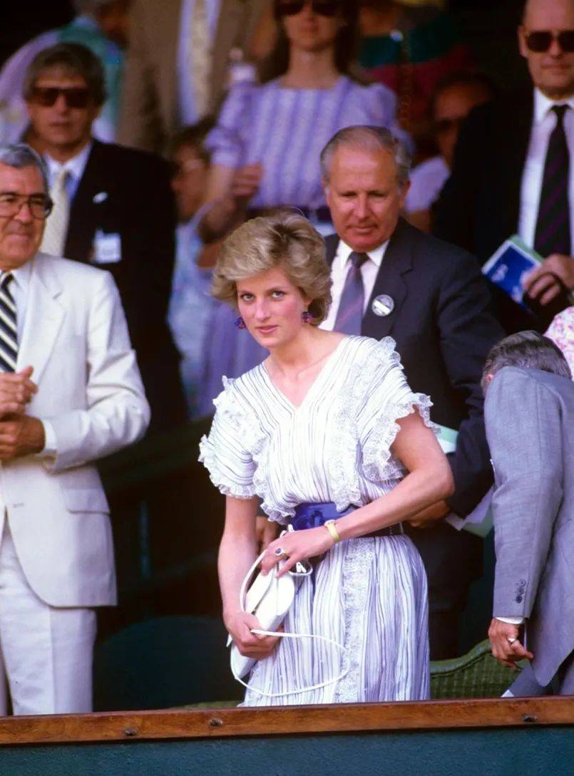 被进一步推 被进一步推