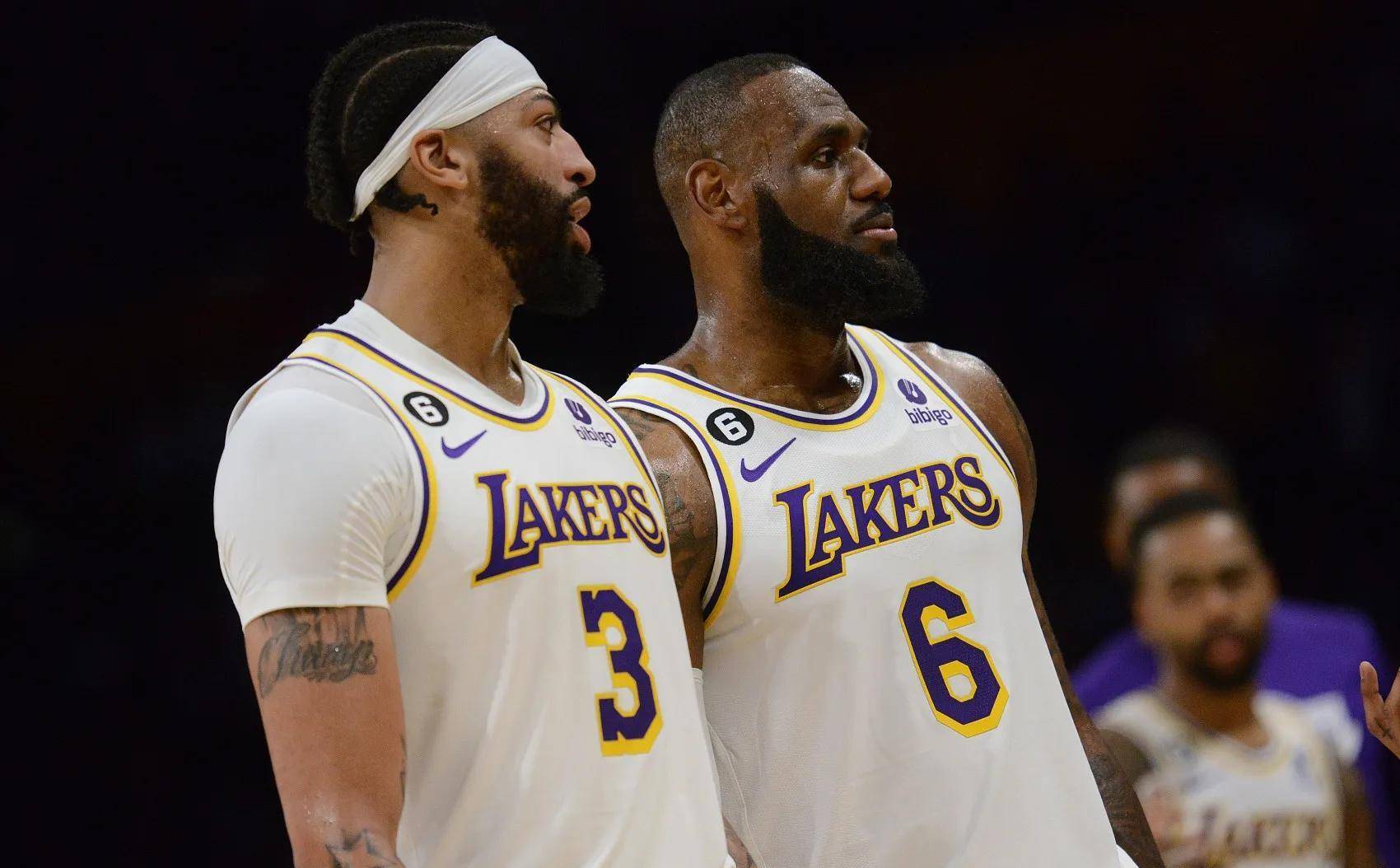 充满悬念 充满悬念